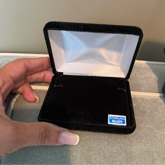 Bundle of 2 Jewelry Gift Boxes - Picture 3 of 8